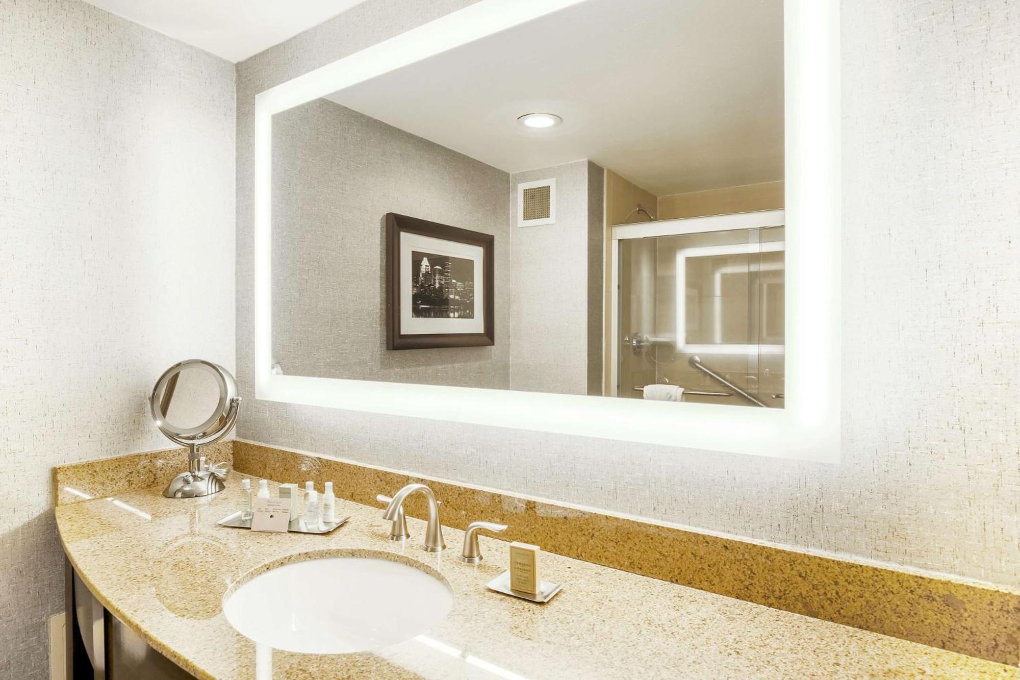 Doubletree By Hilton Austin-University Area Eksteriør billede